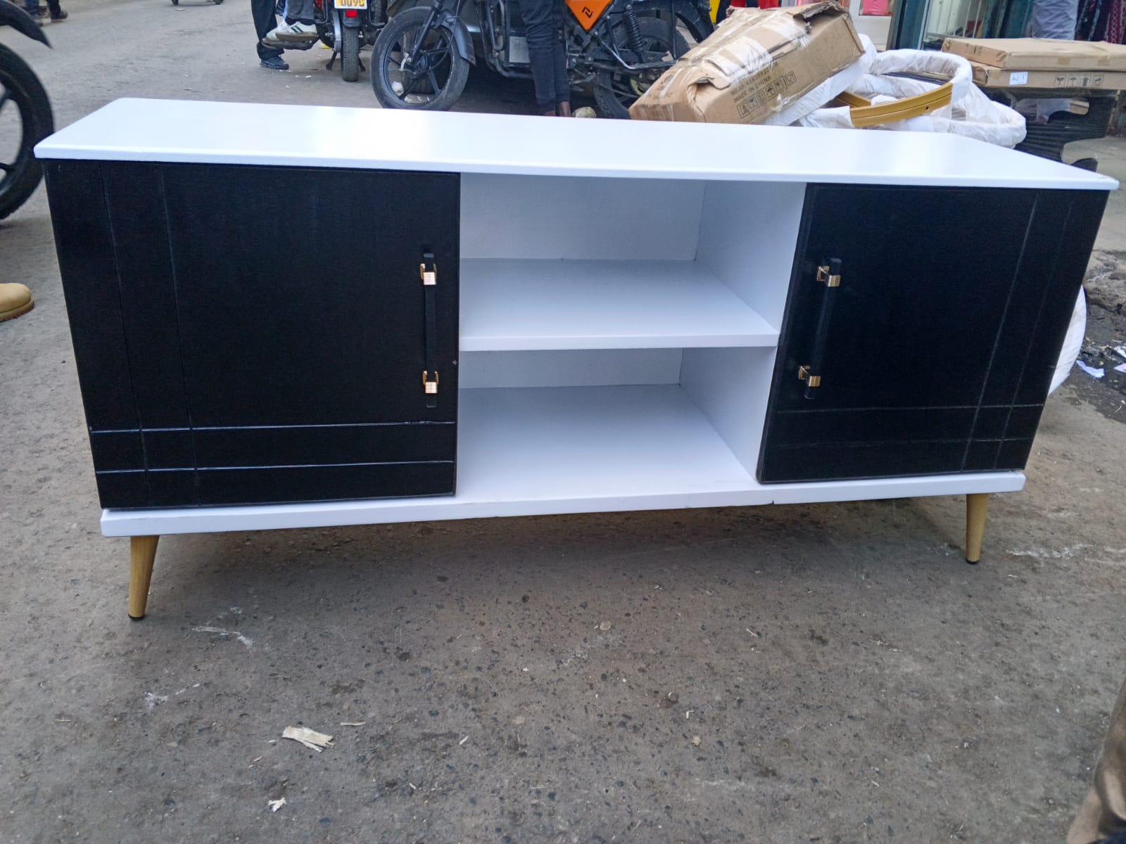 4.5 fts executive american flats tv stand