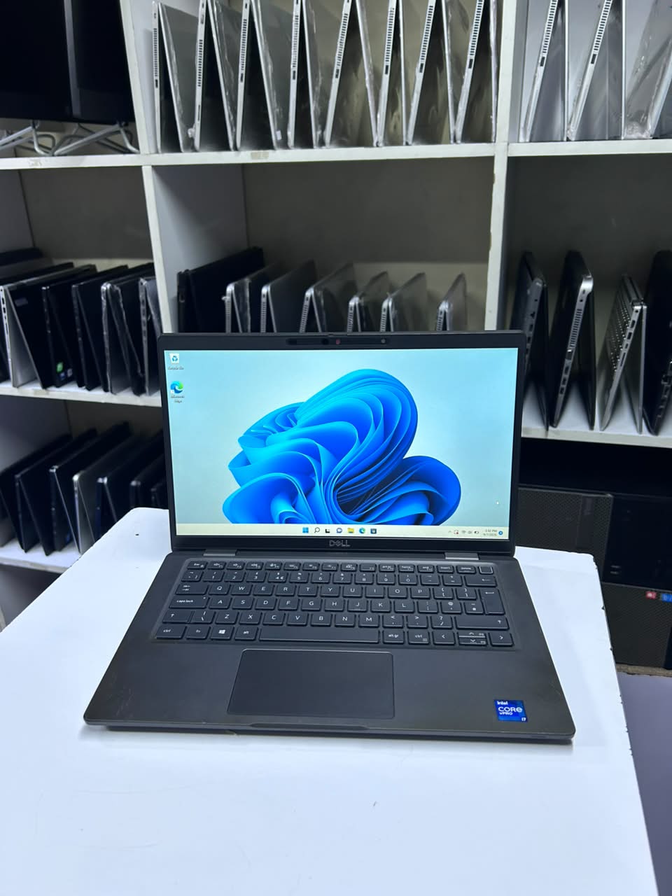 Dell Latitude 7320, intel core i7, 11th generation, 16gb ram, 512gb ssd, backlit keyboard