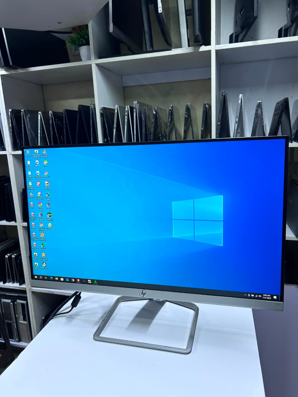 Hp 24f 23.8  - inch Display, HDMI PORT, VGA PORT, FHD display