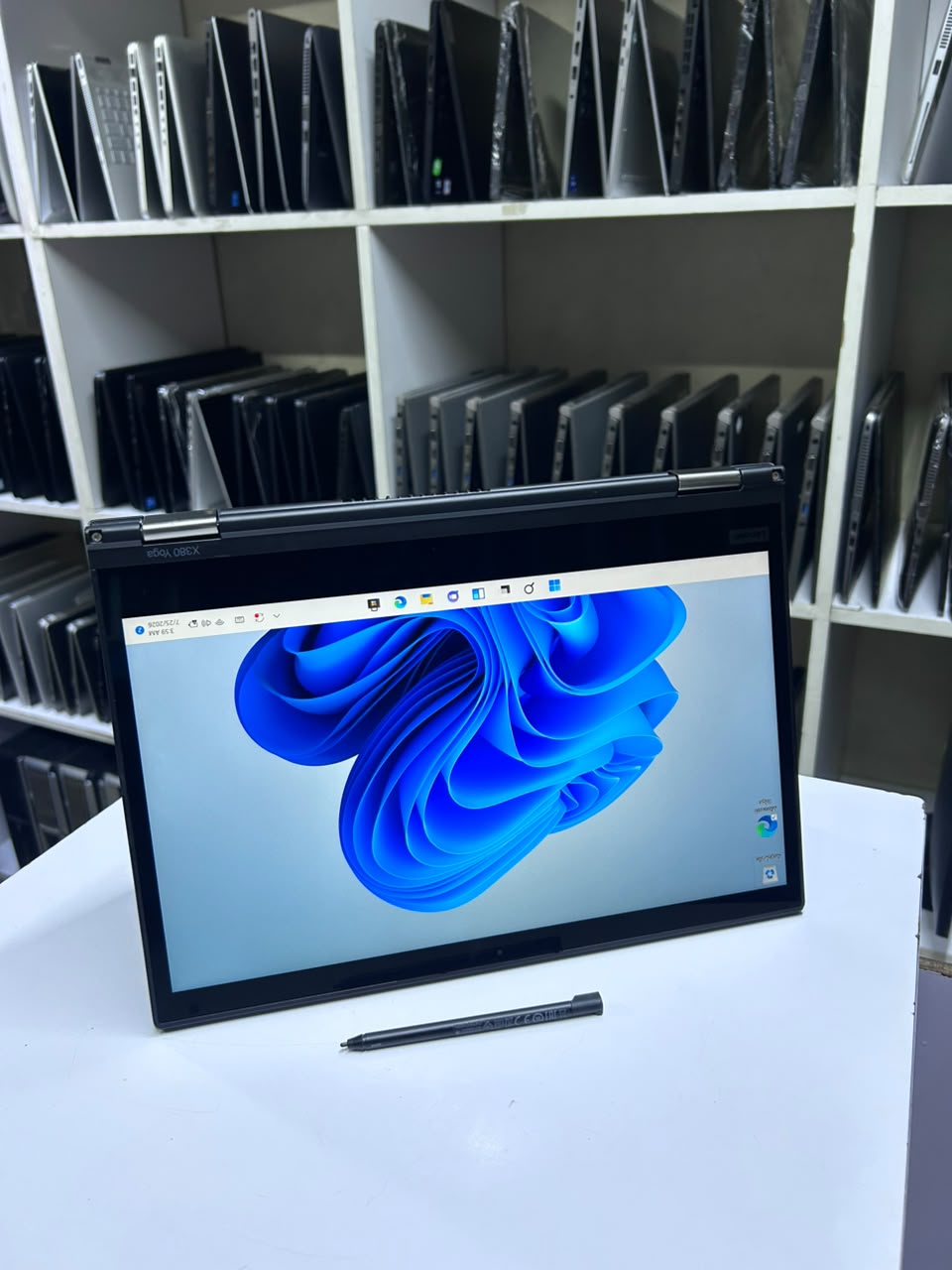 Lenovo Yoga X380, x360 Touchscreen, intel core i5, 8th generation, 8gb ram, 256gb ssd, backlit keyboard, stylus pen — photo 1