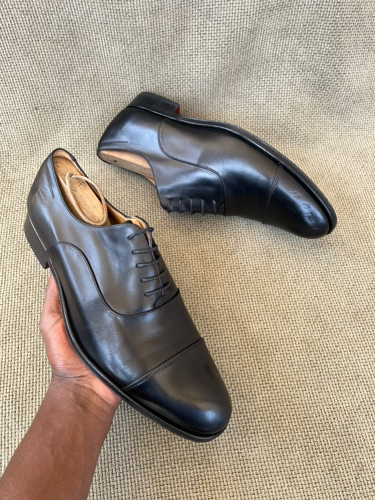 Oxford size 40/6 with a leather sole